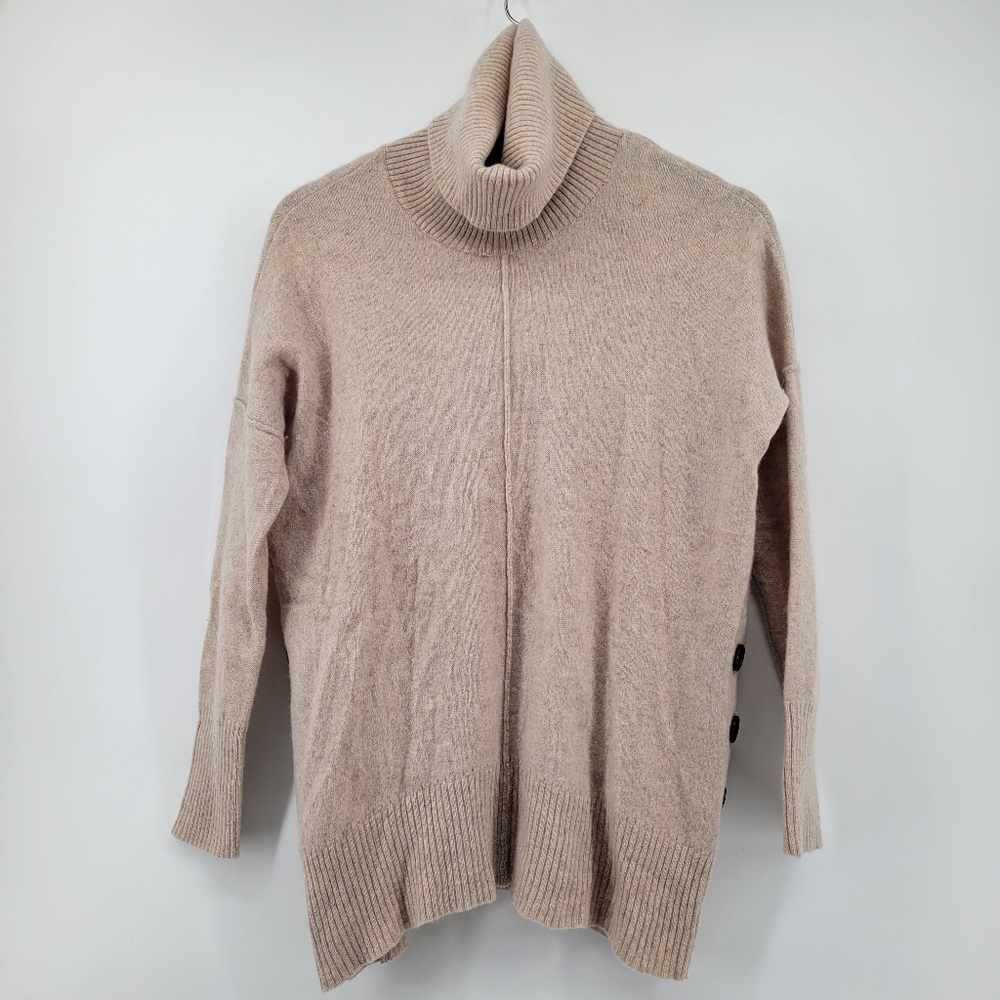 Max Studio 2 ply Cashmere Turtleneck with BUTTON ACCENT Size Small  Cream